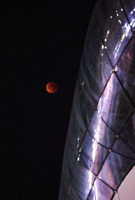 环球策路 贵阳上空“红月亮”惊艳亮相 持续时长超3小时